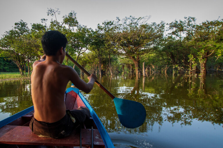 A traditional fishermen in an Indigenous territory on the Tapajós River, in the Brazilian Amazon. Photo credit: Marcio Isensee e Sá. Licensed via Adobe Photo Stock