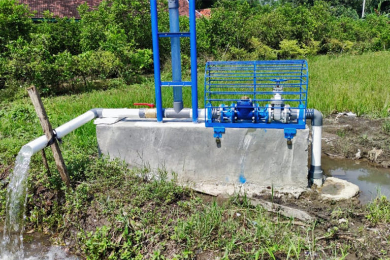 A model artesian well that ICRAF installed in Winongan, Pasuruan district. The well is equipped with a valve for more efficient water use.