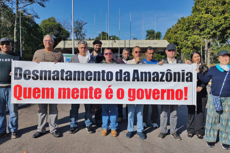 Scientists and researchers from INPE gather outside the São José dos Campos office of INPE in protest